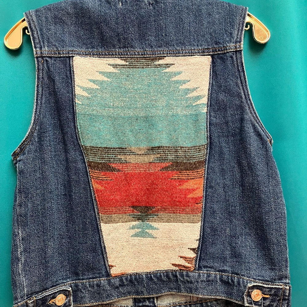 Jean jacket denim vest size large.